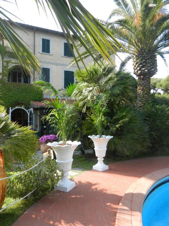 Hotel Villa Maremonti Marina di Massa Exterior photo
